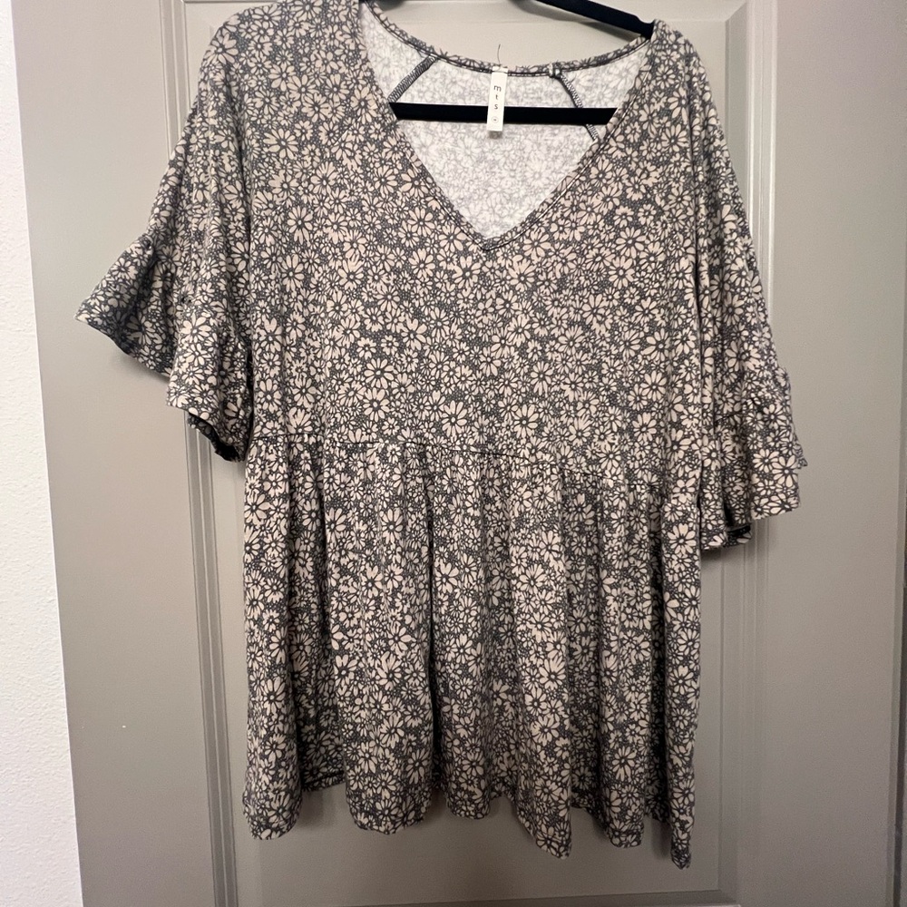 Floral V-Neck Ruffle Sleeve Top